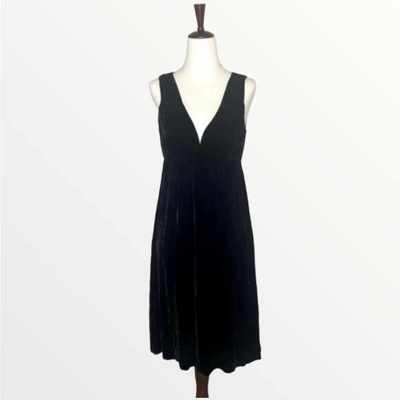 Vince Dresses & Skirts - Vince Black Velvet Silk Blend Dress Size XS